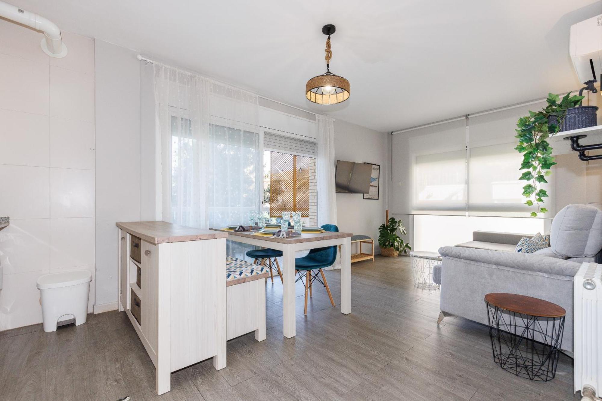 Uhc Els Pins Apartments Salou Quarto foto
